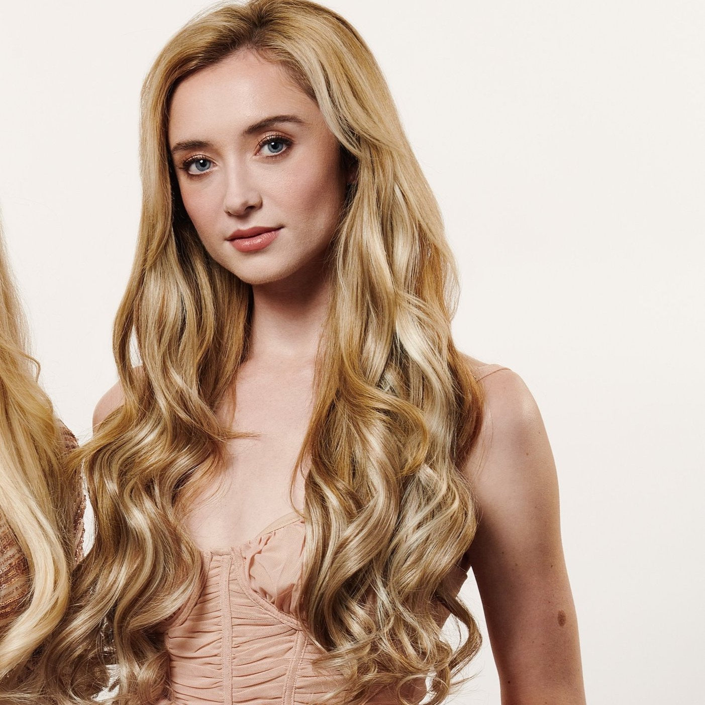 SLEEK HAIR COUTURE  LUXURY 7 PIECE SYNTHETIC CLIP IN HOLLYWOOD CURL
